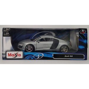 Maisto 1:18 Scale 2008 Audi R8 with hardtop, Silver, Diecast Model Car, Special